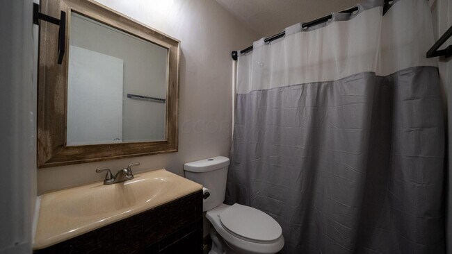 Building Photo - 92 Brentview Dr NE