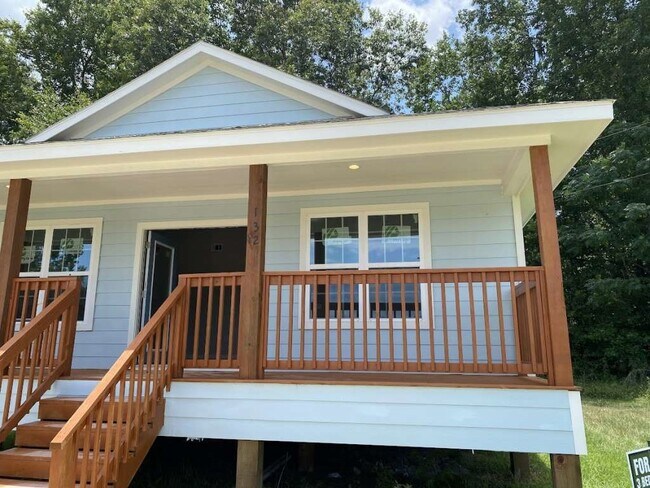 Building Photo - 132 Pine Ridge Dr