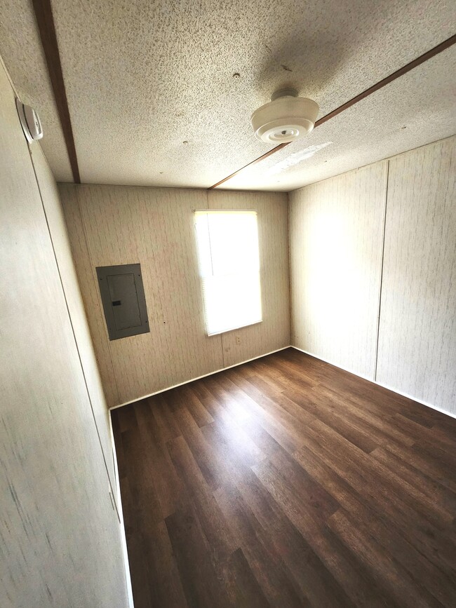 Building Photo - 1346 Garetster St
