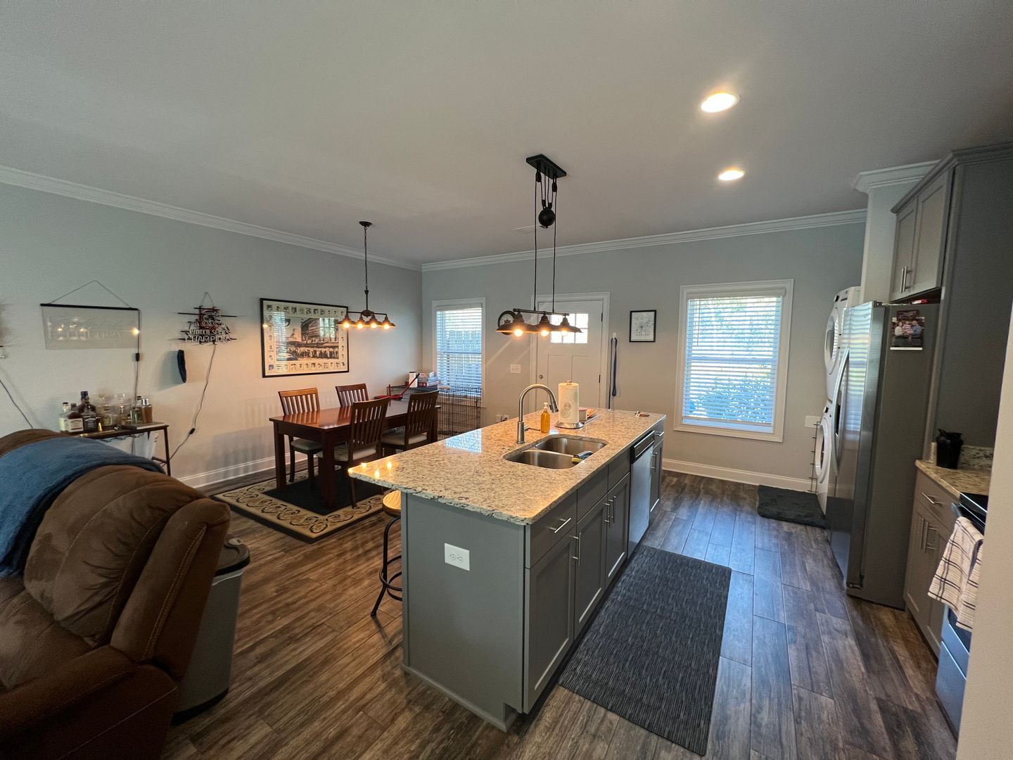 Building Photo - College Oaks E-106