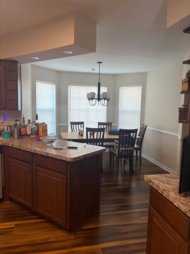 Building Photo - Highland Parkway