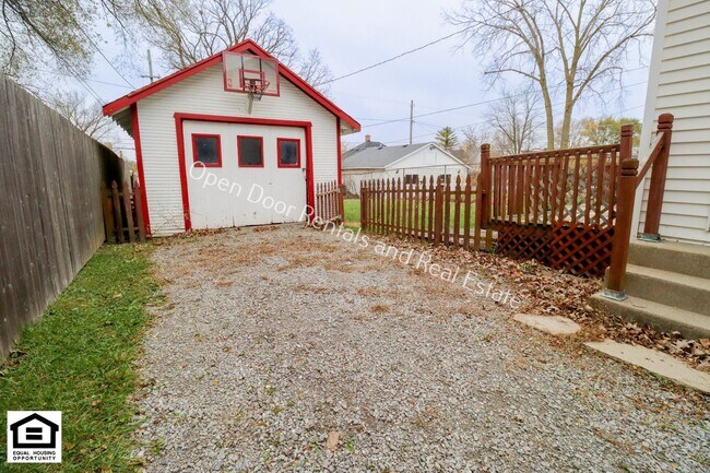 Building Photo - $300.00 off first months rent!! Now availa...