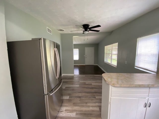 Dining Area & Kitchen - 2940 Begonia Rd