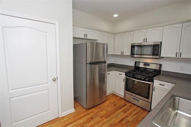 Building Photo - 2210 Orchard Park Cir NW