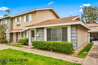Building Photo - 1 Bed/1 Bath Available in Huntington Beach