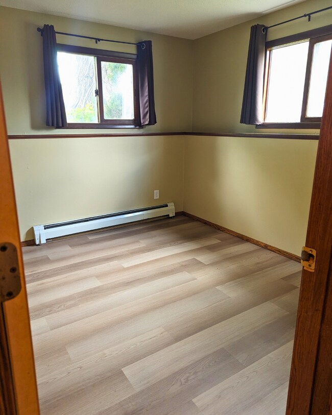 Building Photo - 715 21st St S