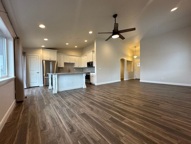 Building Photo - Beautiful 3bed, 2bath 1600sq.ft. home in F...