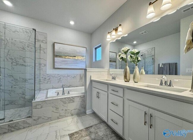 Building Photo - 18048 Longleaf Dr