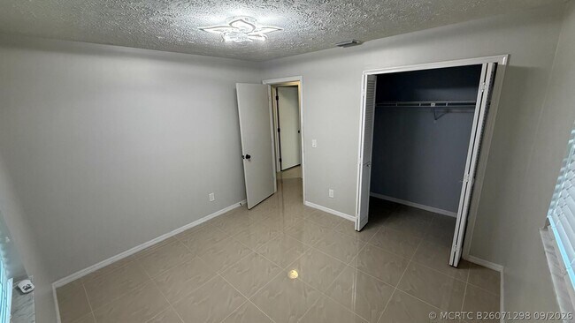 Building Photo - 1832 SE Manth Ln
