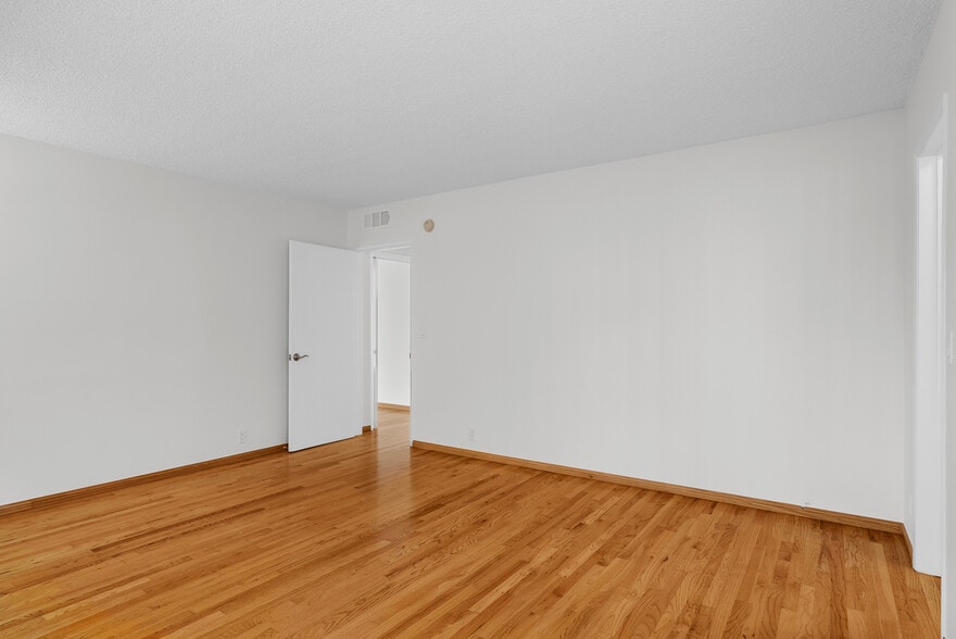 Building Photo - 824 S Shenandoah St