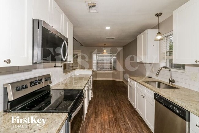 Building Photo - 15631 Cascade Point Dr