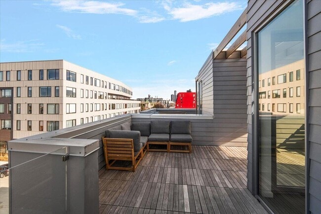 Building Photo - 3105 Brush St