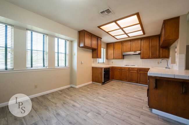 Building Photo - Fresno North West Fig Garden Loop Home, 3B...