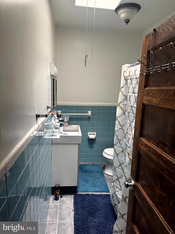 Building Photo - 5707 Lansdowne Ave