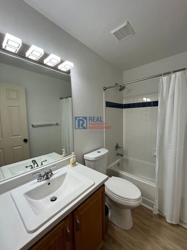 Building Photo - 9597 Fox Den Dr