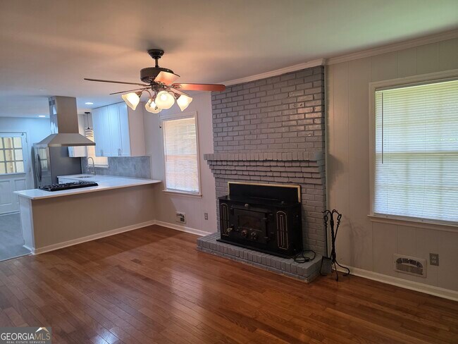 Building Photo - 3988 Rainbow Dr