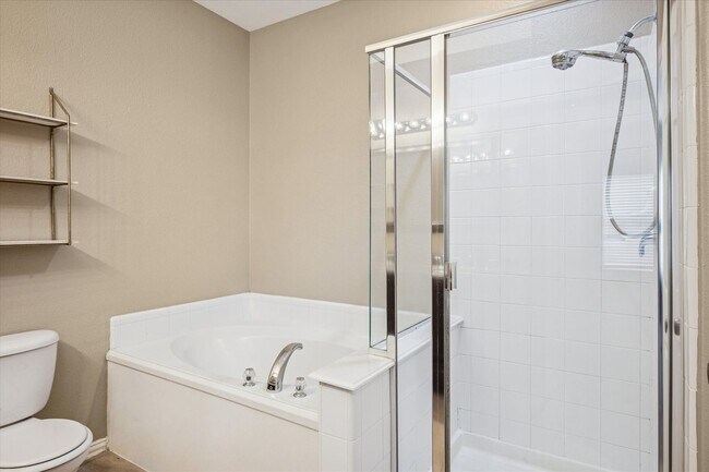 Building Photo - Awesome family home!