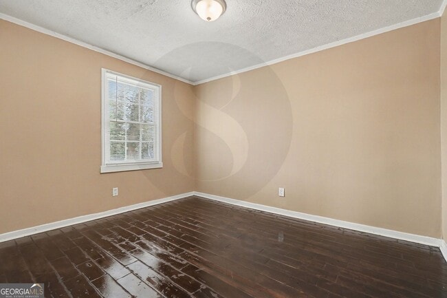 Building Photo - 1716 Lisbon Dr SW