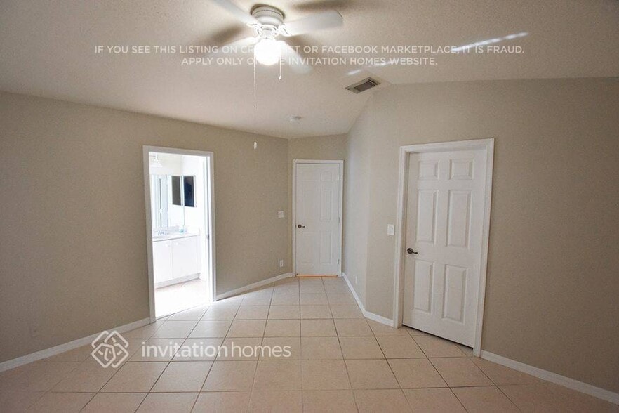 Building Photo - 950 SW 164th Ave