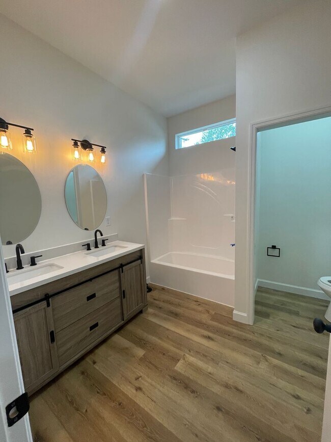 Building Photo - Charming Remodeled Home in Chattanooga