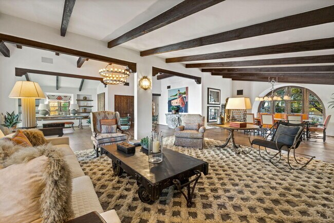 Building Photo - 535 N Belardo Rd