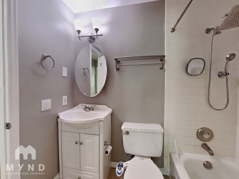 Building Photo - 7885 Barbara Ann Dr