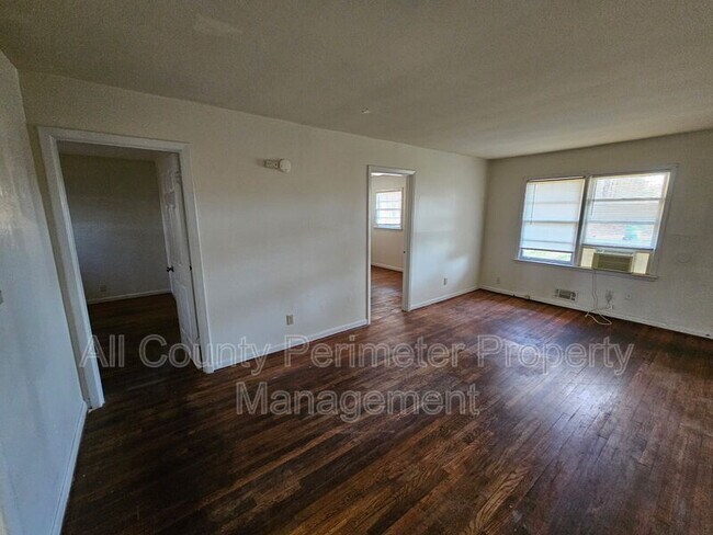 Building Photo - 504 Past St