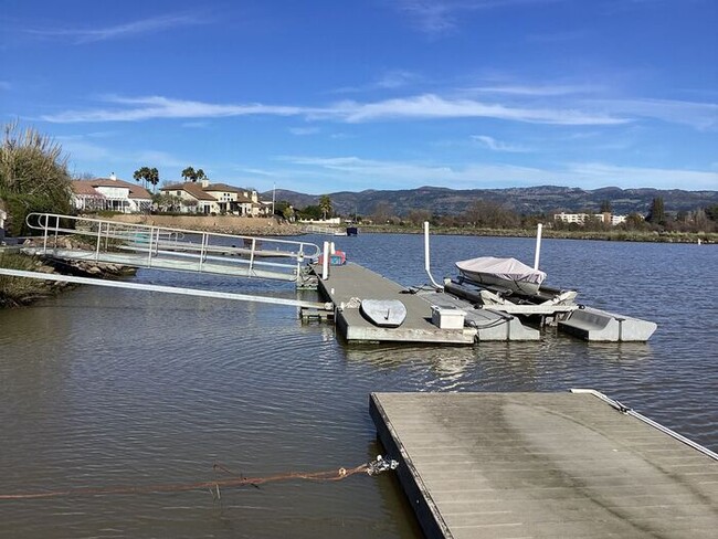 Building Photo - Napa Yacht Club Riverfront home in gated c...