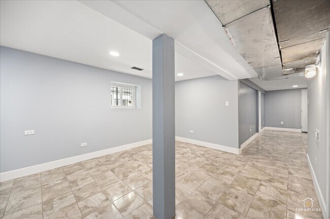 Building Photo - 3616 N Kedzie Ave