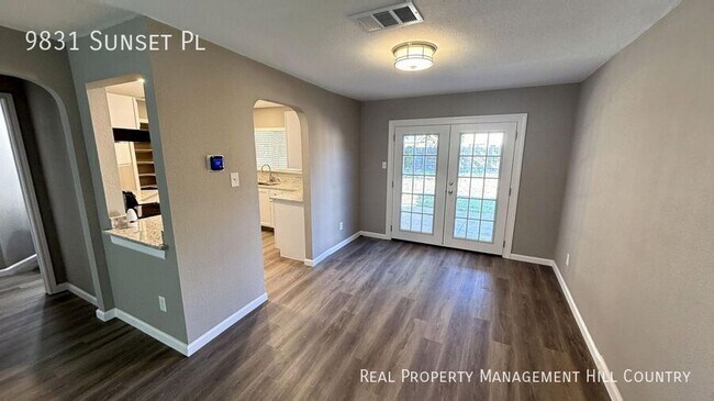 Building Photo - 9831 Sunset Pl