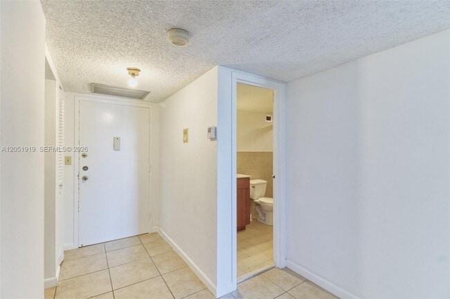 Building Photo - 800 Parkview Dr