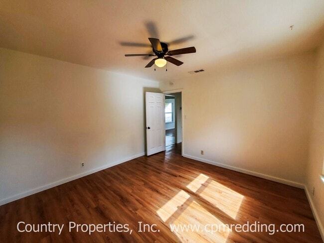 Building Photo - Garden Tract Charmer Coming Available March 20th! 2 Bedrooms plus Bonus Room