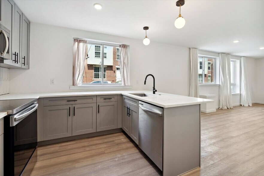 Building Photo - 1338 N 15th St