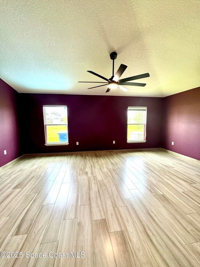 Building Photo - 1066 Dania Cir