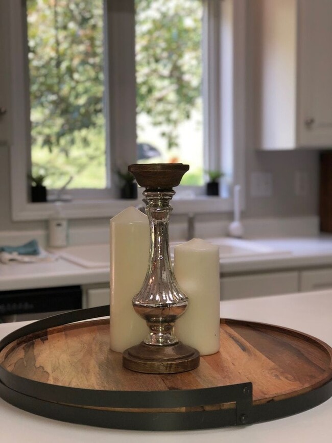 Building Photo - Rochester Executive Home