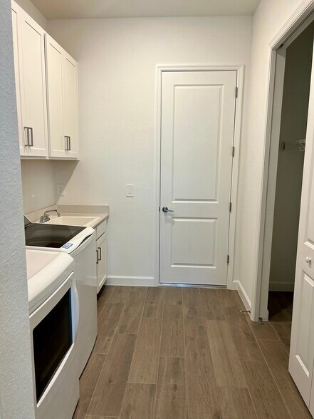 Laundry from great room to garage - 8006 Lakes Edge Ln