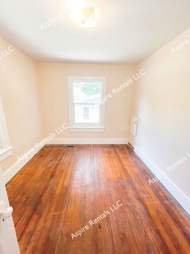 Building Photo - 420 Alexander Ave