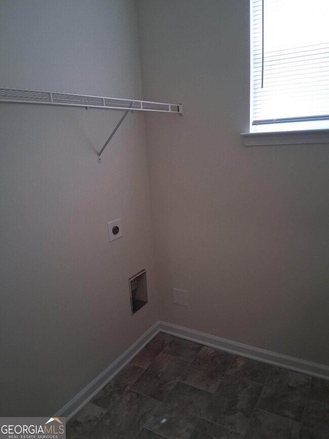 Building Photo - 6208 Ellenwood Dr