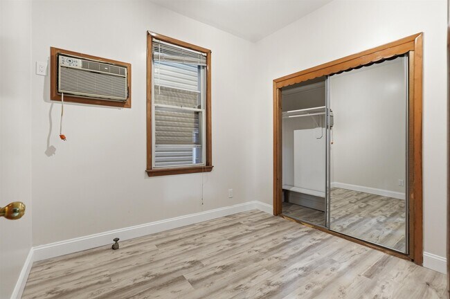 Building Photo - 143 W 26th St