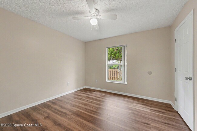 Building Photo - 558 Barber St