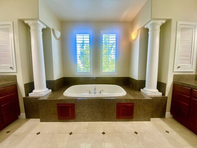 Building Photo - AVAILABLE BY 1/1/26 - ELEGANT AND SPACIOUS 4 BED, 4 BATH 2 STORY HOME WITH VIEWS OF EL DORADO HILLS