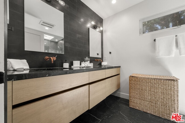 Building Photo - 20159 Hatteras St