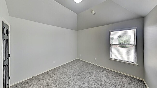 Building Photo - 4609 NW 164th Terrace