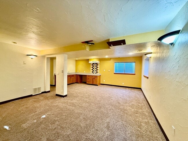 Building Photo - STOP LOOKING, YOU FOUND YOUR NEXT HOME!