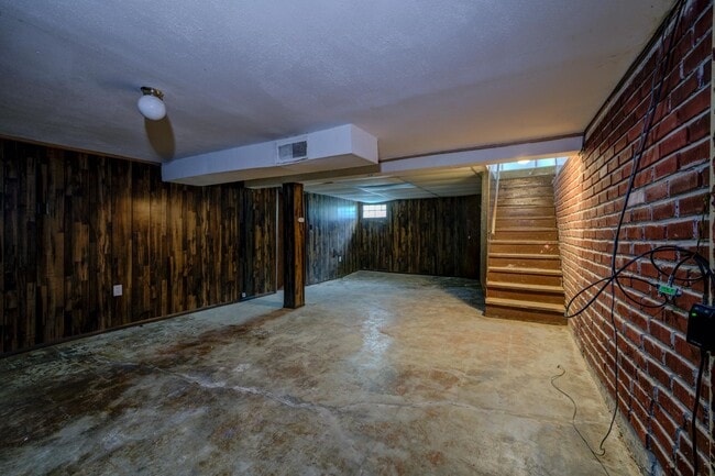 Building Photo - 2022 Jannette Dr