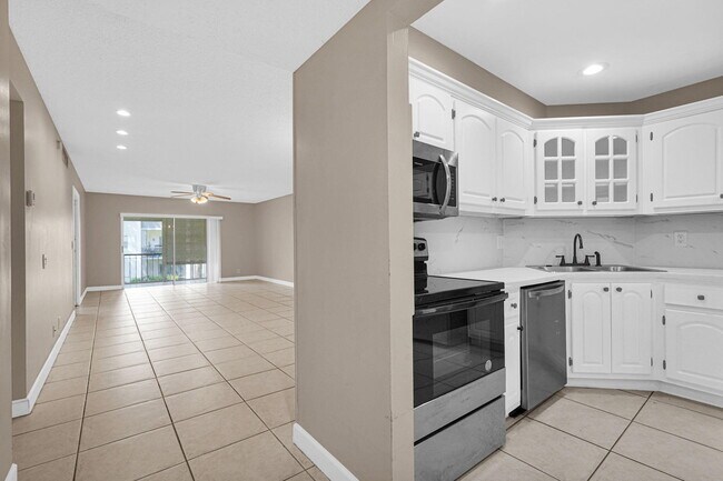Building Photo - 3360 Spanish Moss Terrace