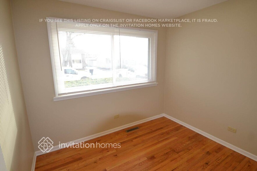 Building Photo - 54 E Schubert Ave