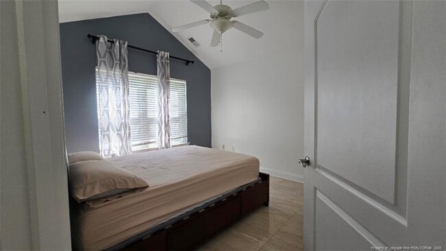 Building Photo - 127 Nandina Ct