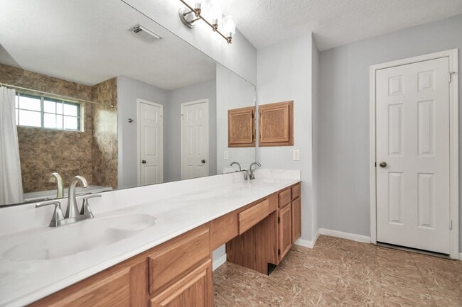 Building Photo - 2707 Blue Mist Dr