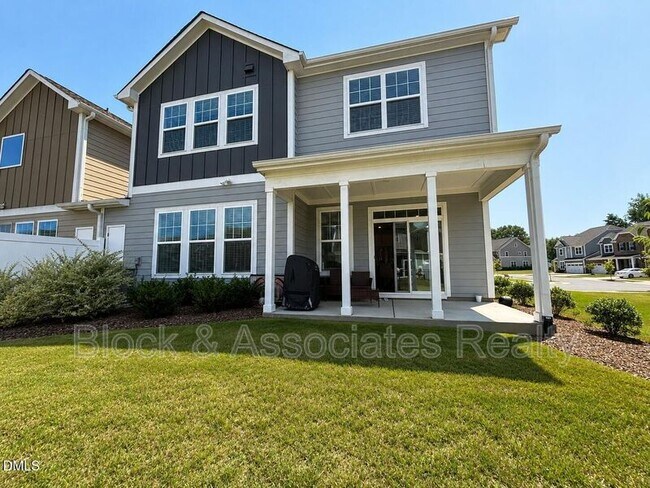 Building Photo - 118 Faxton Wy